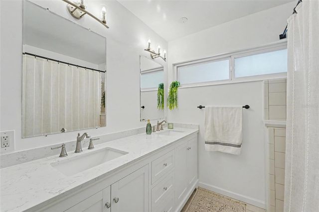8879 LAKEWOOD DRIVE, Seminole, FL 33772