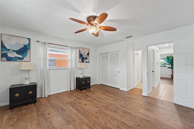 8879 LAKEWOOD DRIVE, Seminole, FL 33772
