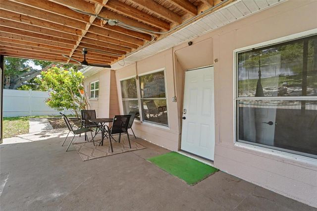8879 LAKEWOOD DRIVE, Seminole, FL 33772