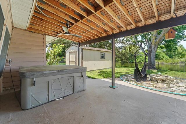 8879 LAKEWOOD DRIVE, Seminole, FL 33772