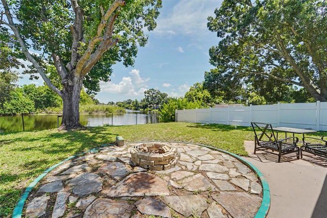 8879 LAKEWOOD DRIVE, Seminole, FL 33772