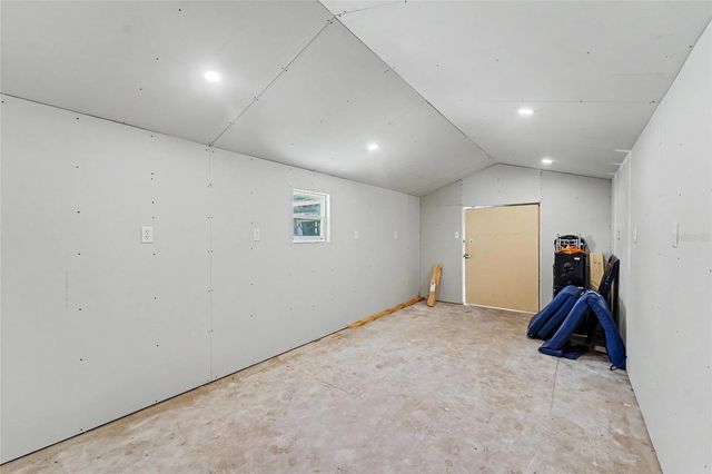 8879 LAKEWOOD DRIVE, Seminole, FL 33772