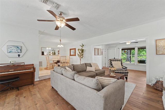 8879 LAKEWOOD DRIVE, Seminole, FL 33772