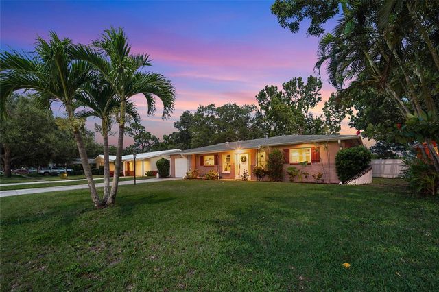 8879 LAKEWOOD DRIVE, Seminole, FL 33772