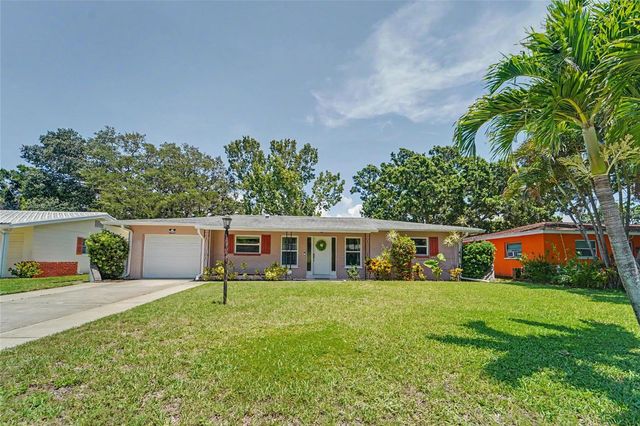 8879 LAKEWOOD DRIVE, Seminole, FL 33772