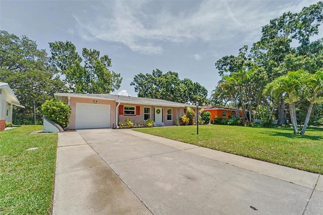8879 LAKEWOOD DRIVE, Seminole, FL 33772