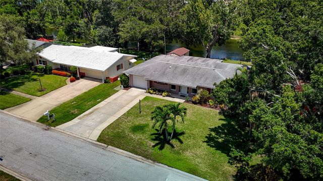 8879 LAKEWOOD DRIVE, Seminole, FL 33772