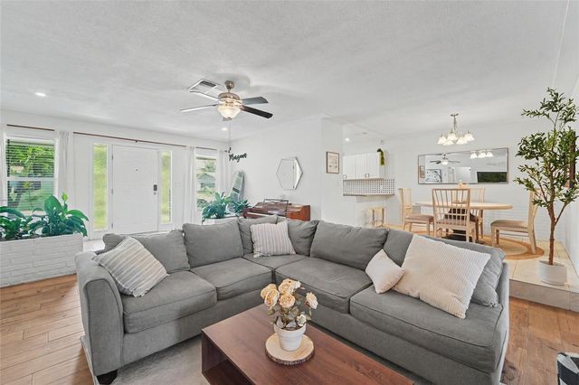 8879 LAKEWOOD DRIVE, Seminole, FL 33772
