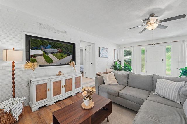 8879 LAKEWOOD DRIVE, Seminole, FL 33772