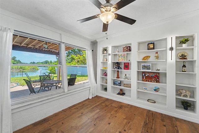 8879 LAKEWOOD DRIVE, Seminole, FL 33772