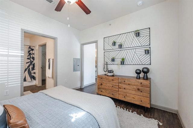 12800 Center Lake DR 00232, Austin, TX 78753