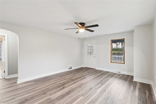 380 James St, Springdale Boro, PA 15144