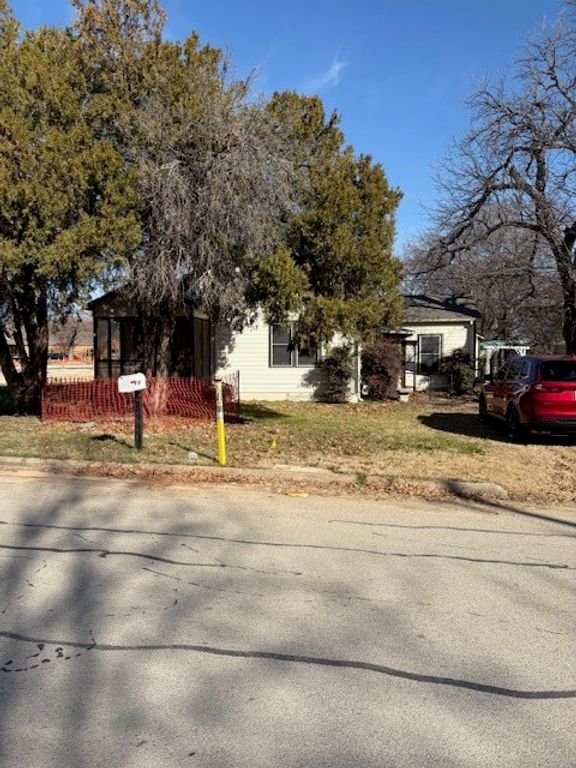 201 E Vine Street, Keller, TX 76248