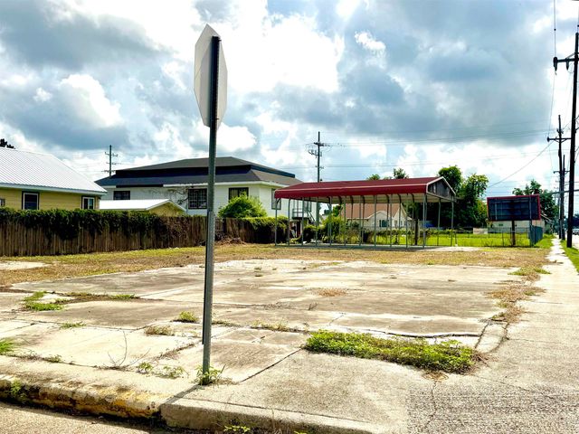 933 Goode St, Houma, LA 70360