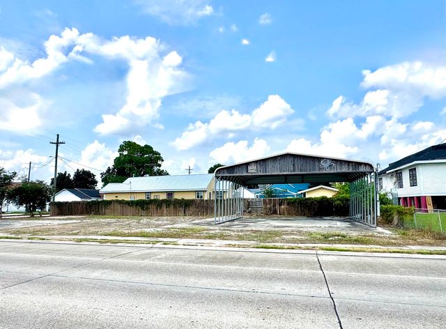 933 Goode St, Houma, LA 70360