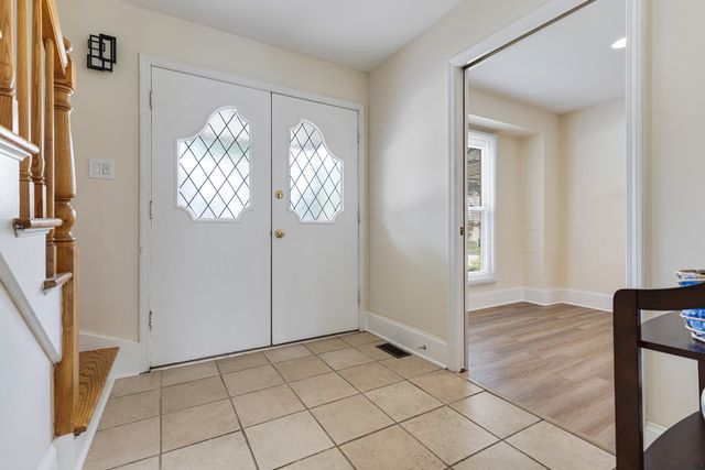 19W019 Avenue Barbizon, Oak Brook, IL 60523