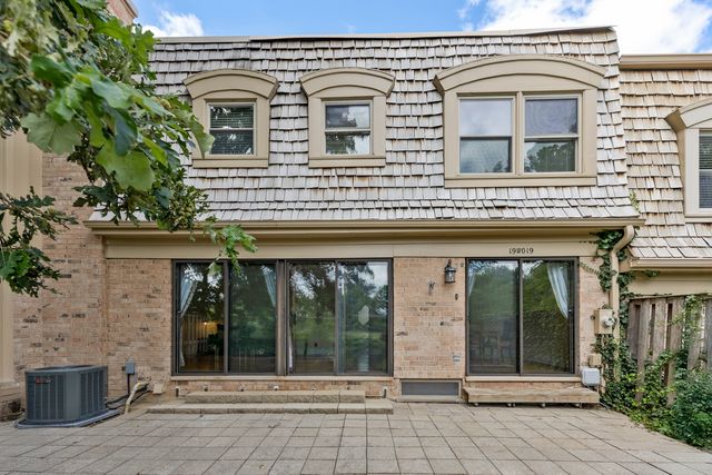 19W019 Avenue Barbizon, Oak Brook, IL 60523