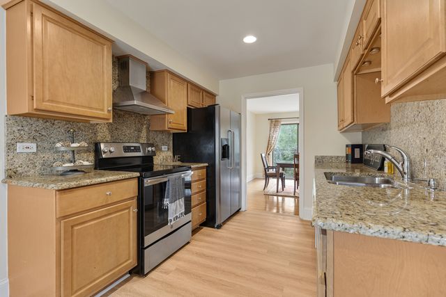 19W019 Avenue Barbizon, Oak Brook, IL 60523