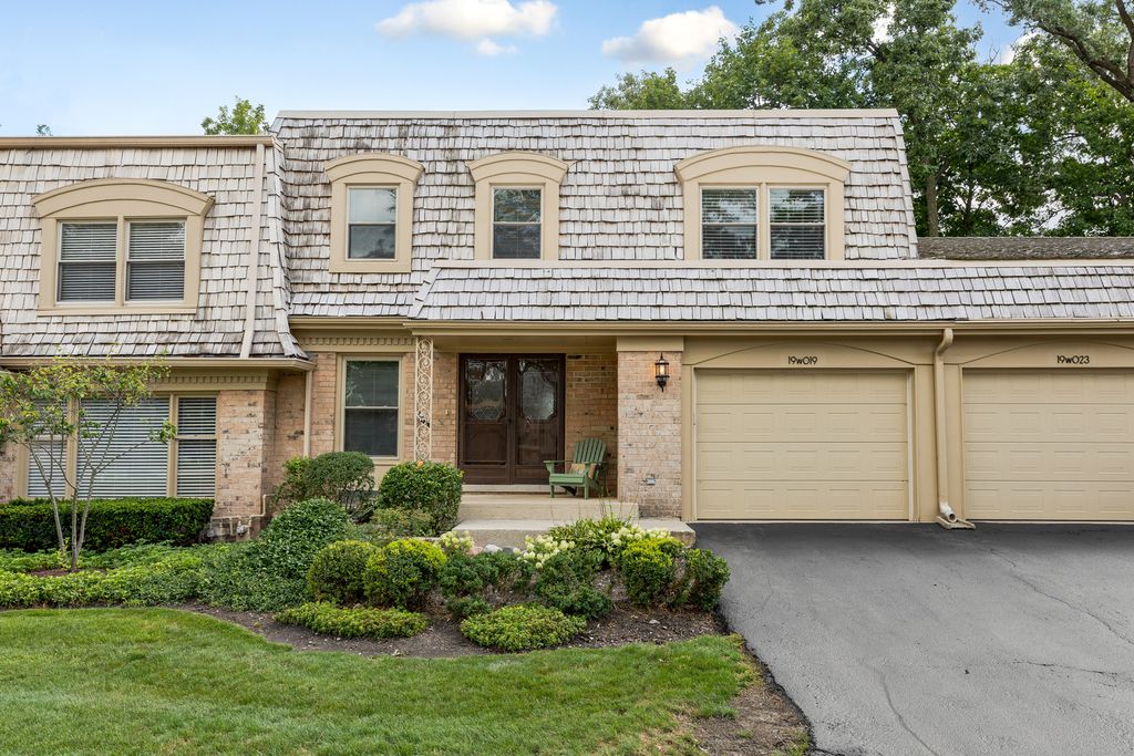 19W019 Avenue Barbizon, Oak Brook, IL 60523