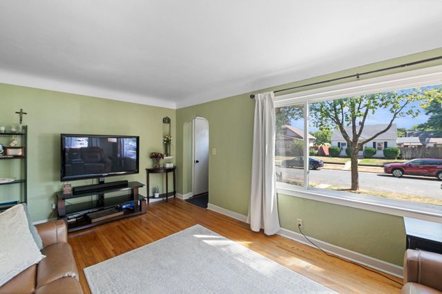 444 6th Avenue S, South Saint Paul, MN 55075