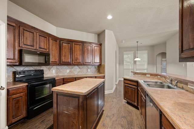 8234 Winter Falls Trail, Fort Worth, TX 76053