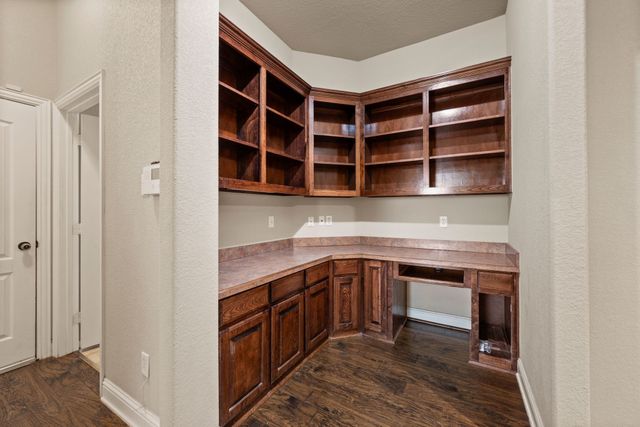 8234 Winter Falls Trail, Fort Worth, TX 76053
