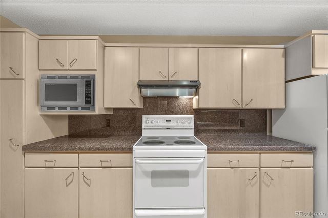 7865 E Mississippi Avenue 1002, Denver, CO 80247