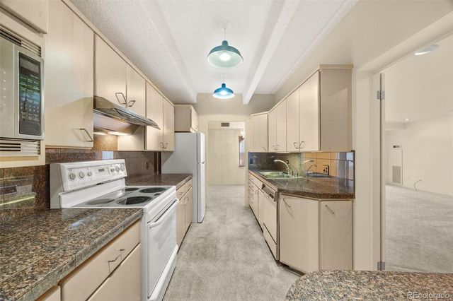 7865 E Mississippi Avenue 1002, Denver, CO 80247