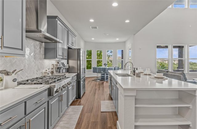 605 Gunison DR, Austin, TX 78738