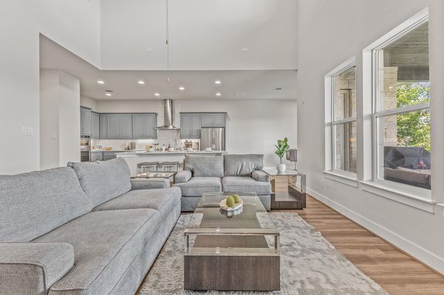 605 Gunison DR, Austin, TX 78738