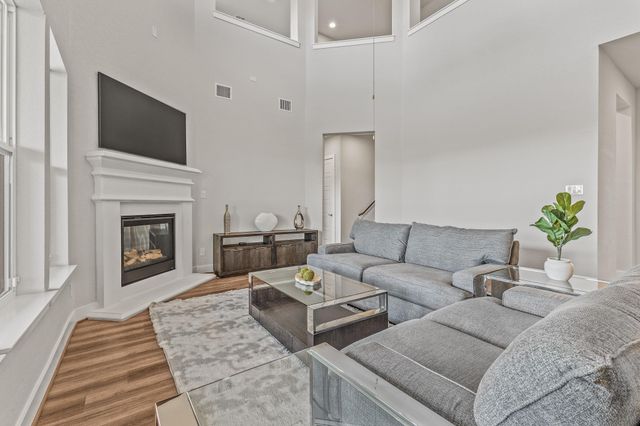 605 Gunison DR, Austin, TX 78738