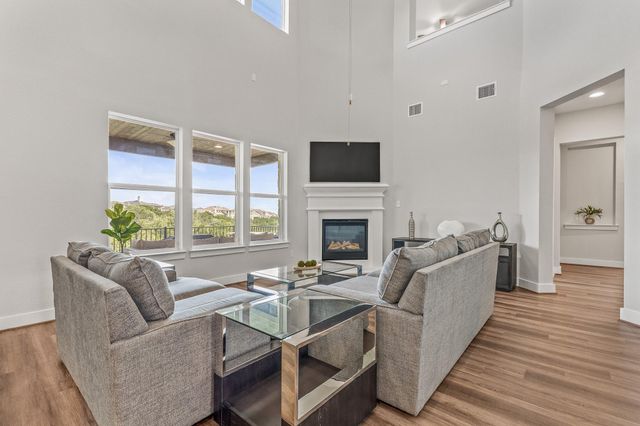 605 Gunison DR, Austin, TX 78738
