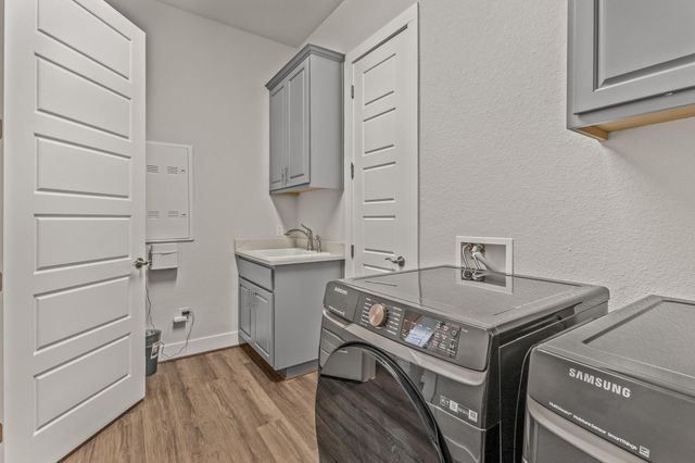 605 Gunison DR, Austin, TX 78738