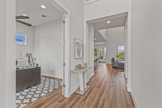 605 Gunison DR, Austin, TX 78738