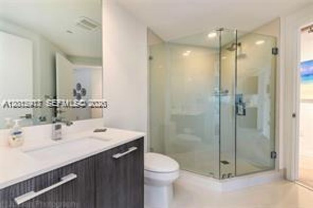 45 SW 9th St 1701, Miami, FL 33130