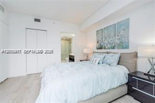 45 SW 9th St 1701, Miami, FL 33130