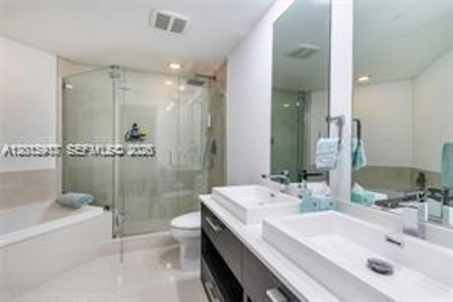 45 SW 9th St 1701, Miami, FL 33130