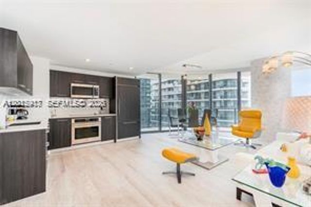 45 SW 9th St 1701, Miami, FL 33130