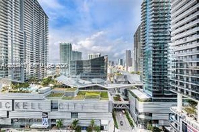 45 SW 9th St 1701, Miami, FL 33130