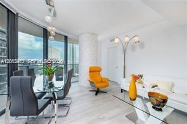 45 SW 9th St 1701, Miami, FL 33130