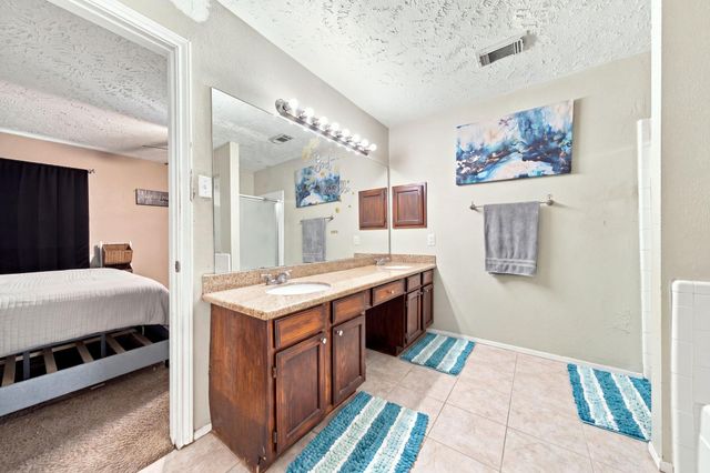 807 Highland Woods Drive, Highlands, TX 77562