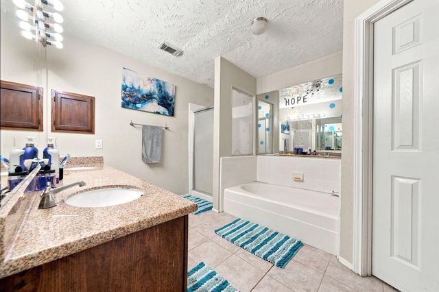 807 Highland Woods Drive, Highlands, TX 77562