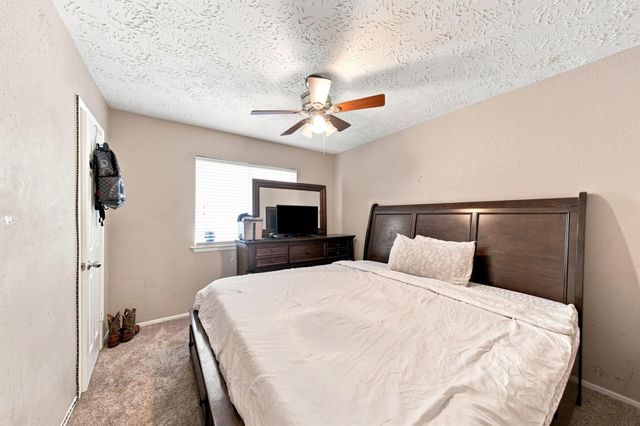 807 Highland Woods Drive, Highlands, TX 77562