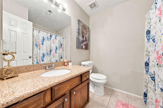 807 Highland Woods Drive, Highlands, TX 77562