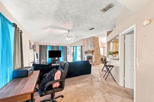 807 Highland Woods Drive, Highlands, TX 77562