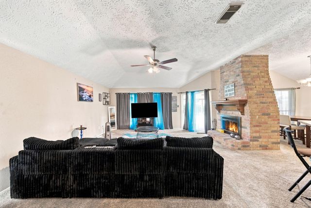 807 Highland Woods Drive, Highlands, TX 77562