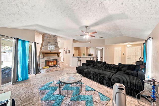 807 Highland Woods Drive, Highlands, TX 77562