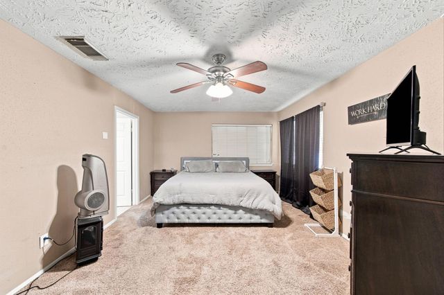 807 Highland Woods Drive, Highlands, TX 77562