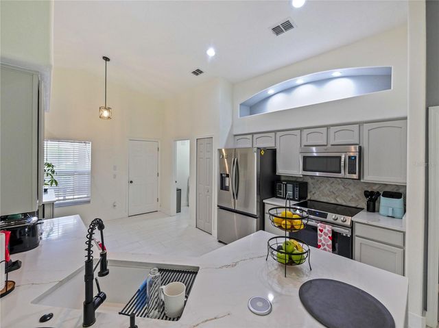9555 HERON POINTE DRIVE, Orlando, FL 32832