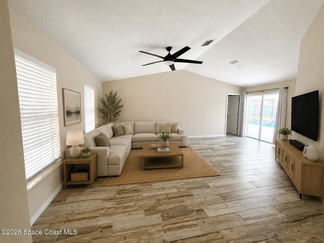371 Narragansett Street NE, Palm Bay, FL 32907